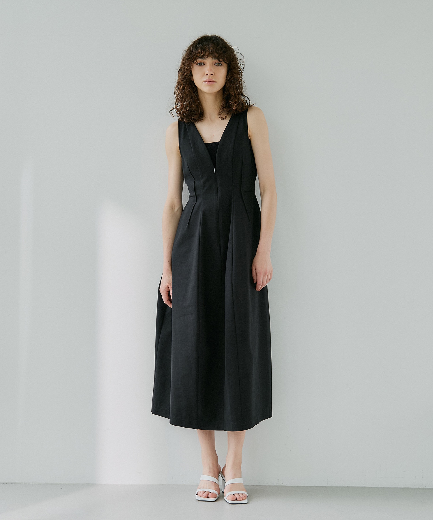 Arch Pattern Cut One-Piece