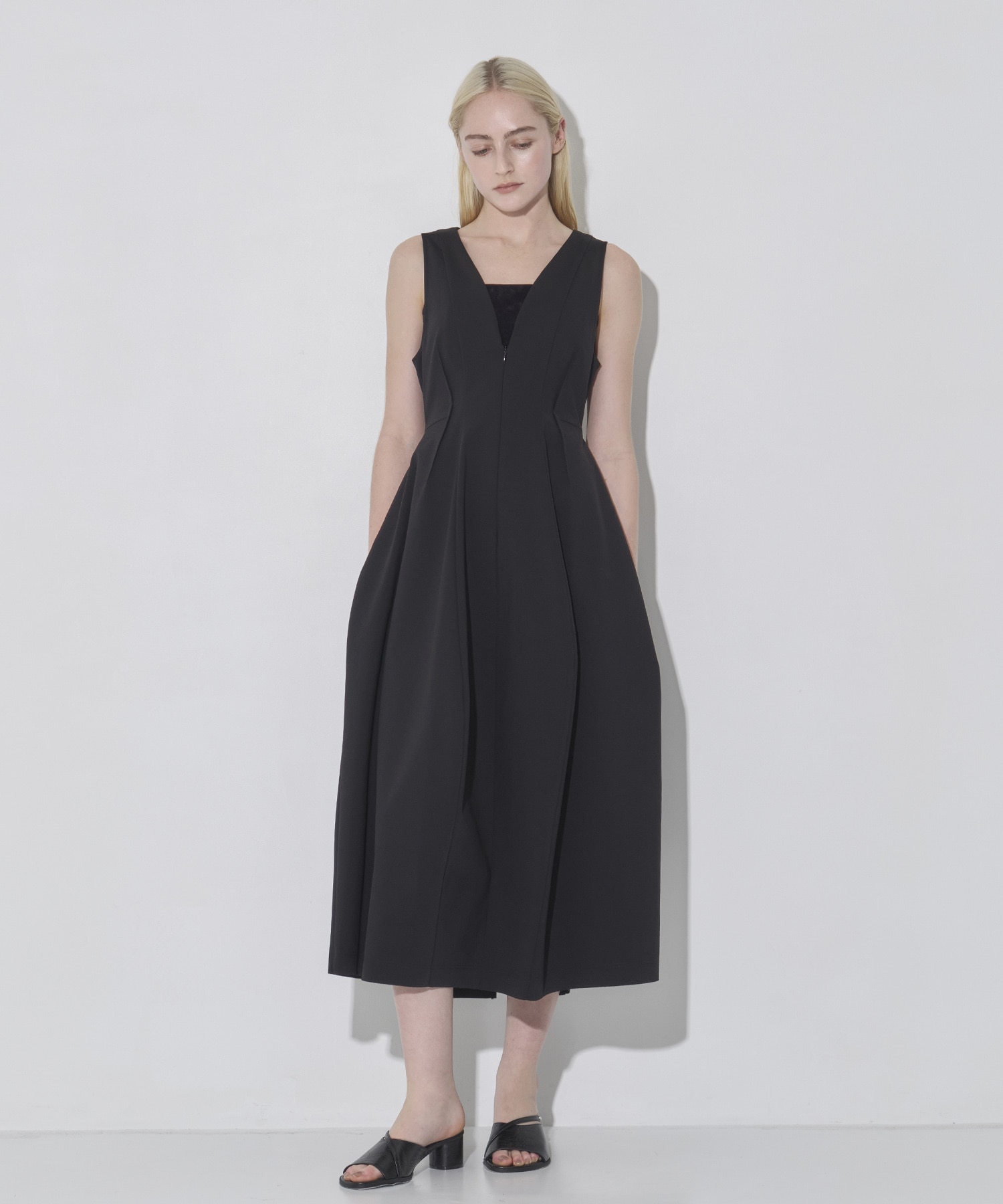 Arch Pattern Cut One-Piece