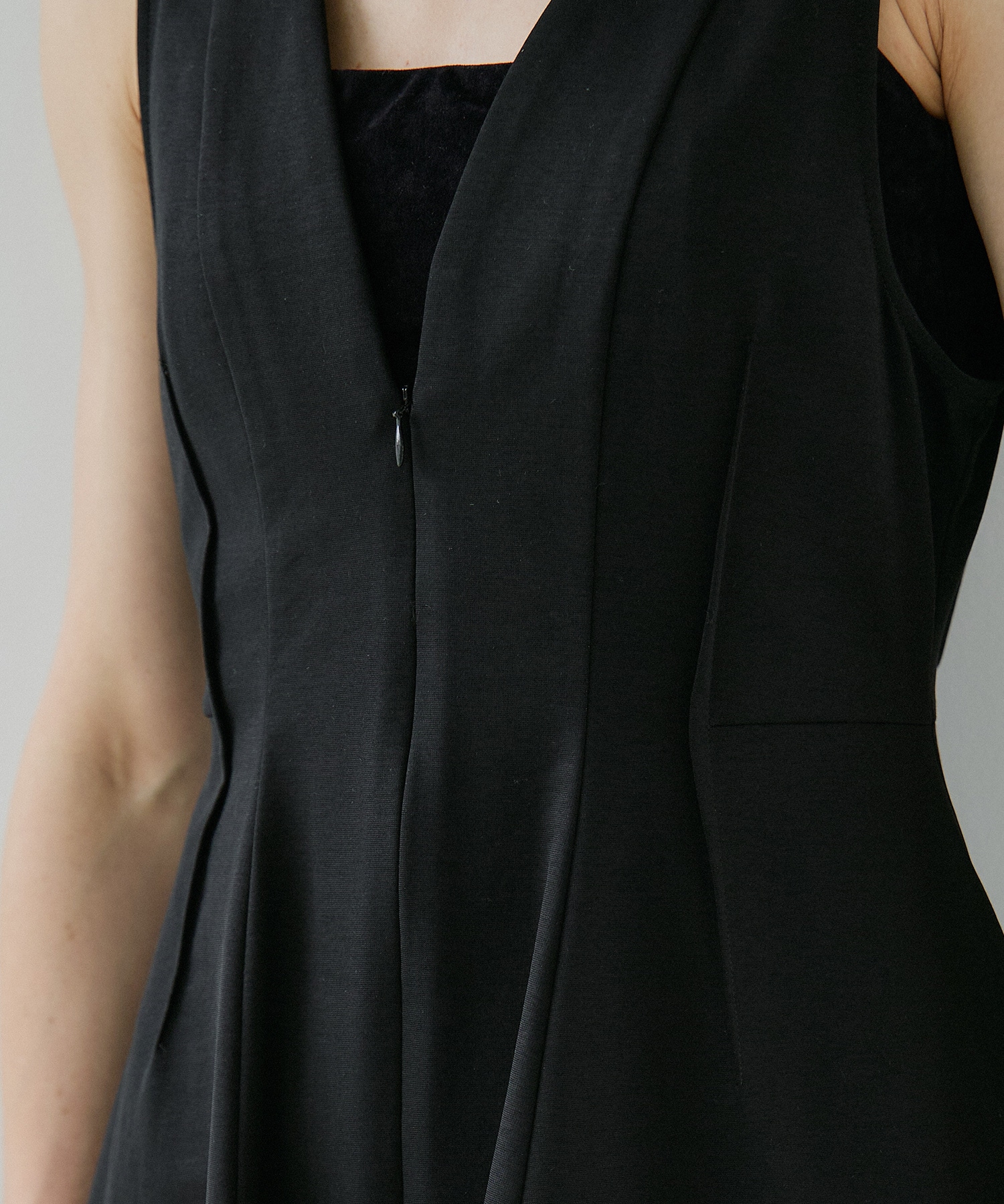 Arch Pattern Cut One-Piece