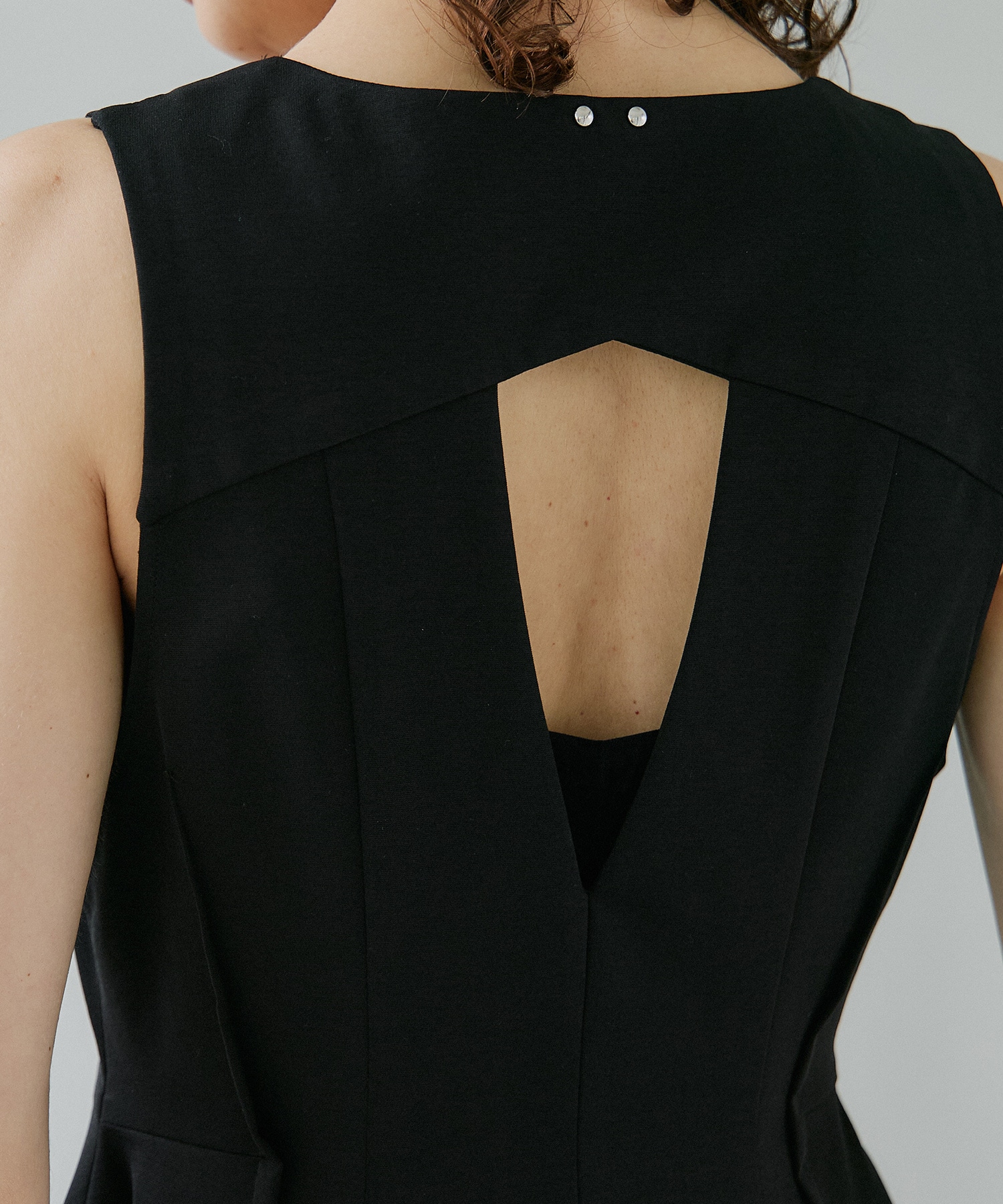 Arch Pattern Cut One-Piece