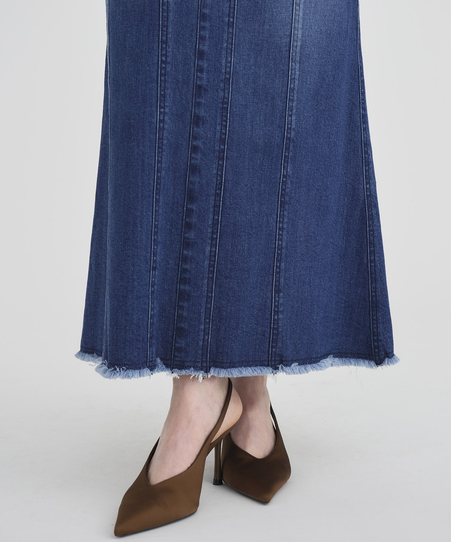 Cutting Stretch Denim Skirt