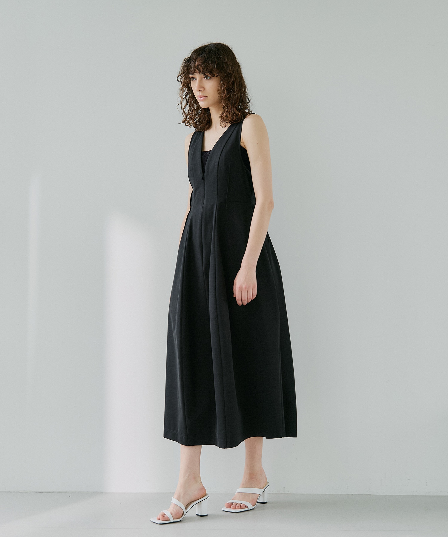 Arch Pattern Cut One-Piece