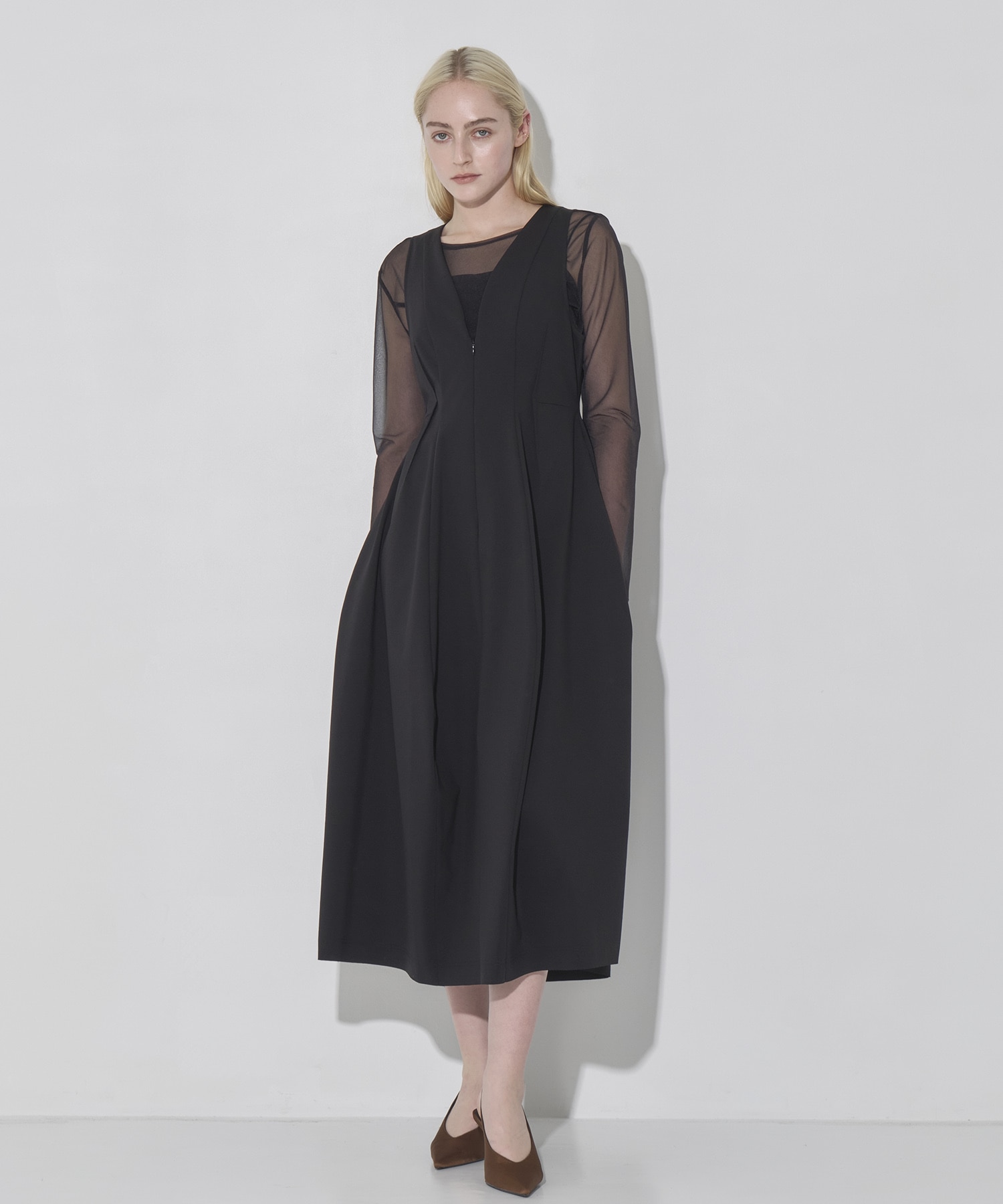 Arch Pattern Cut One-Piece