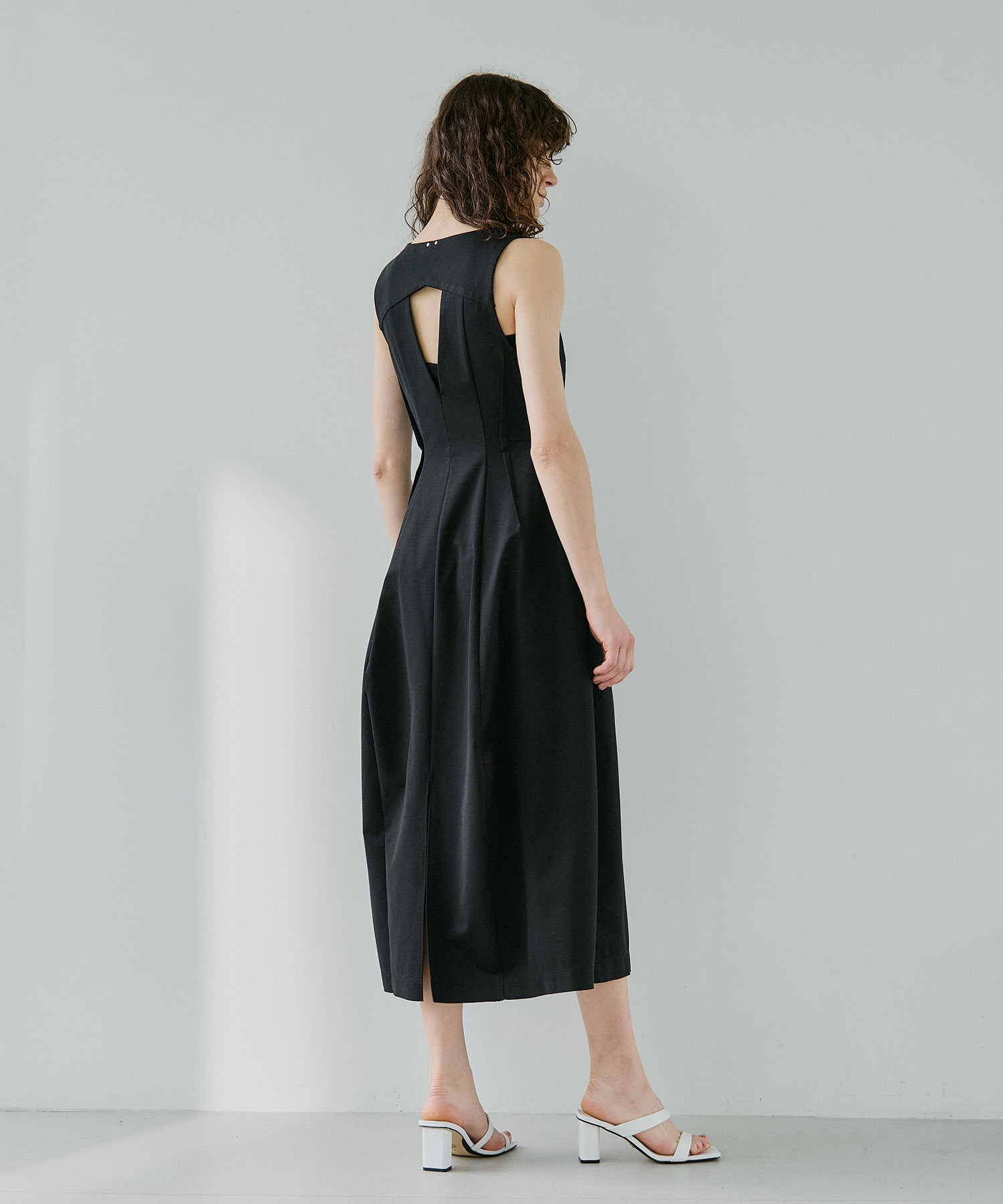 Arch Pattern Cut One-Piece