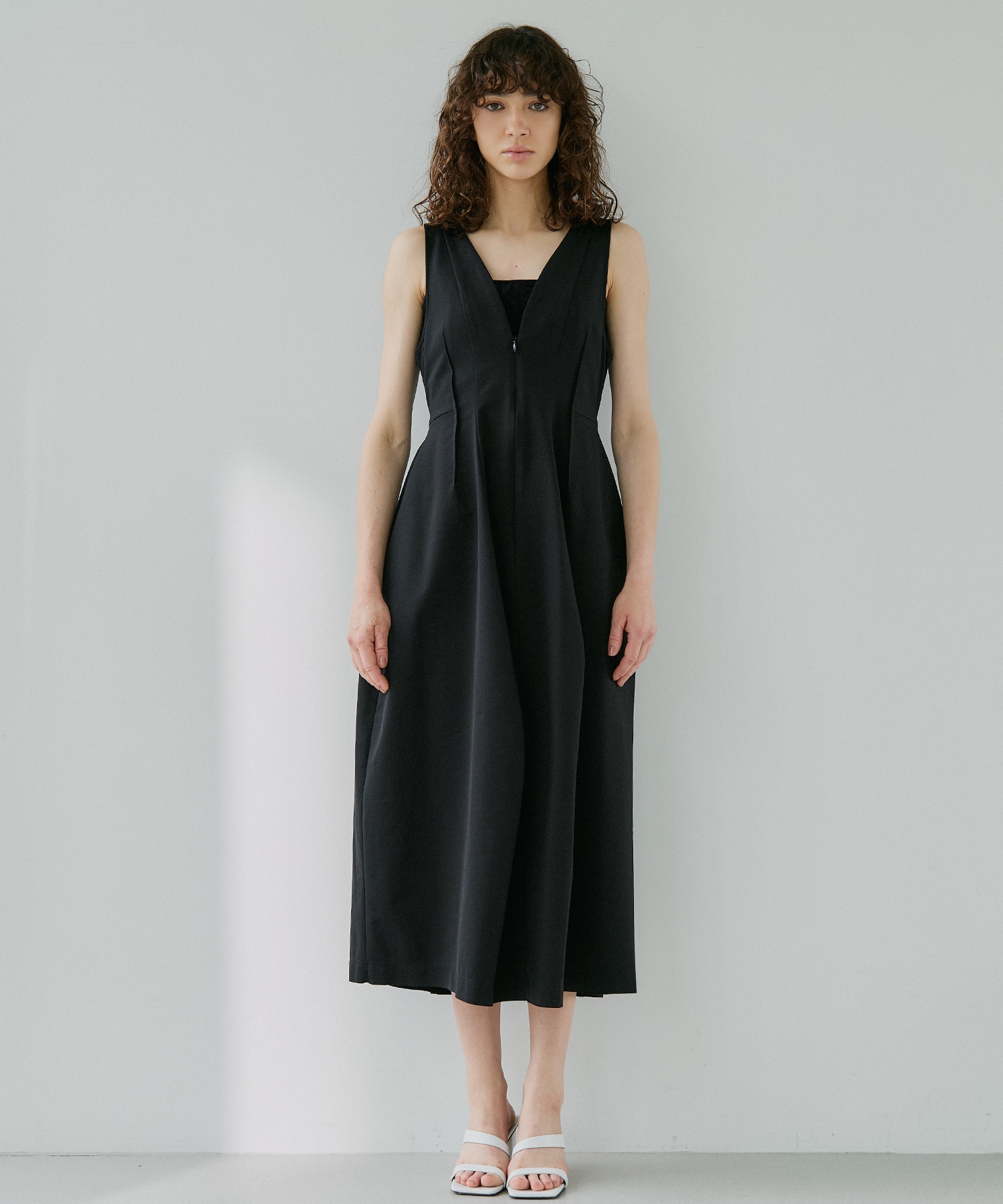 Arch Pattern Cut One-Piece