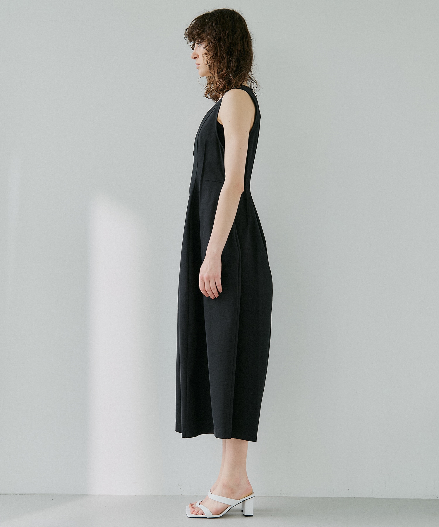 Arch Pattern Cut One-Piece
