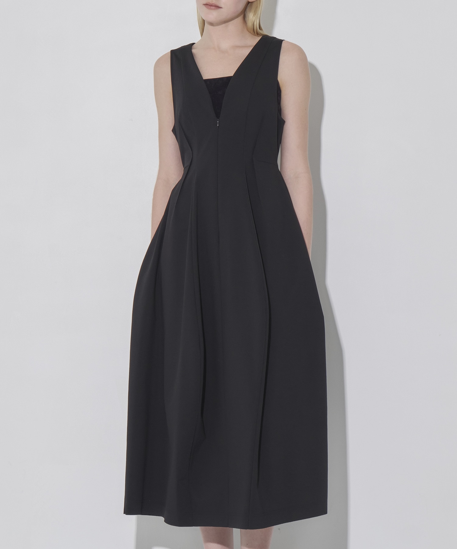 Arch Pattern Cut One-Piece